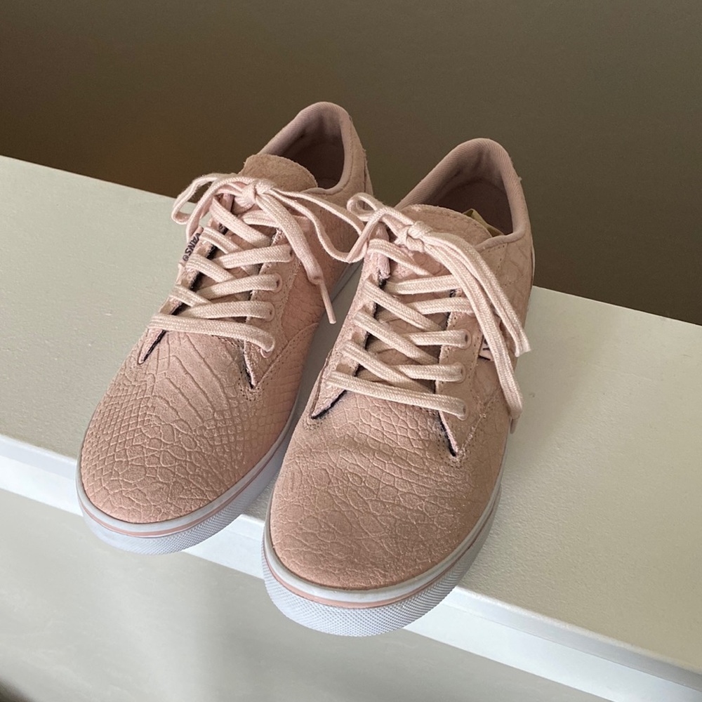 Vans Lo Pro Pink Suede Shoe